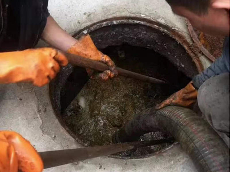 临猗清理化粪池时如何避免沼气的危害？